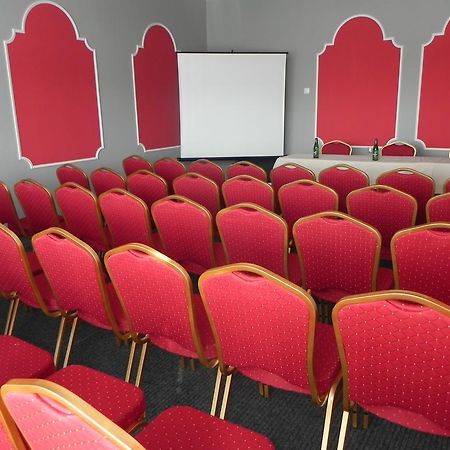 Garni Hotel Junior Братислава Екстер'єр фото
