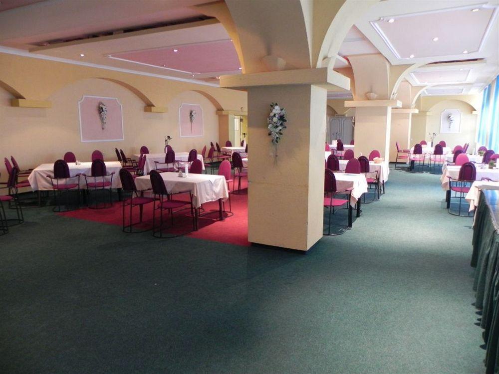 Garni Hotel Junior Братислава Екстер'єр фото