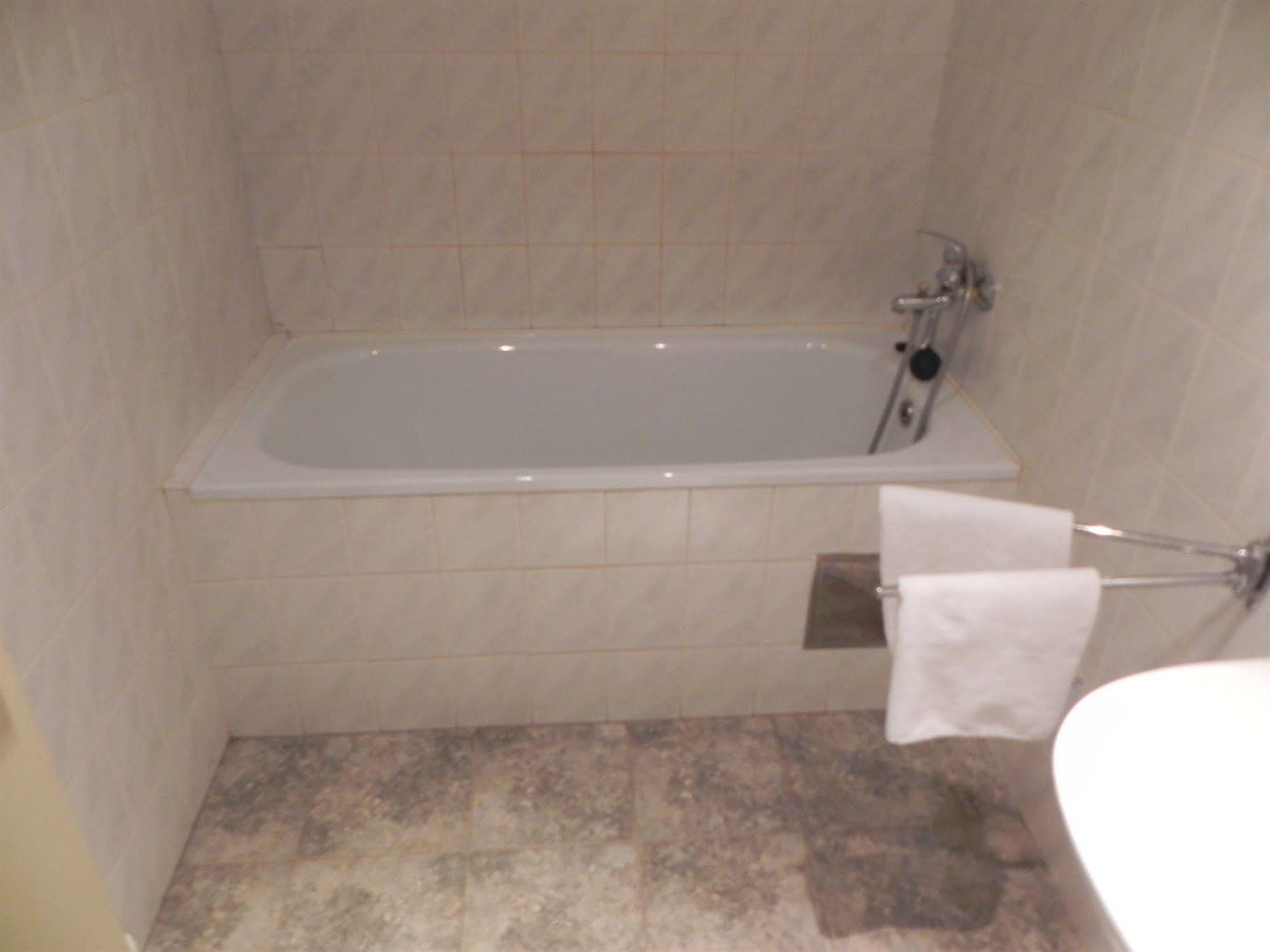 Garni Hotel Junior Братислава Екстер'єр фото