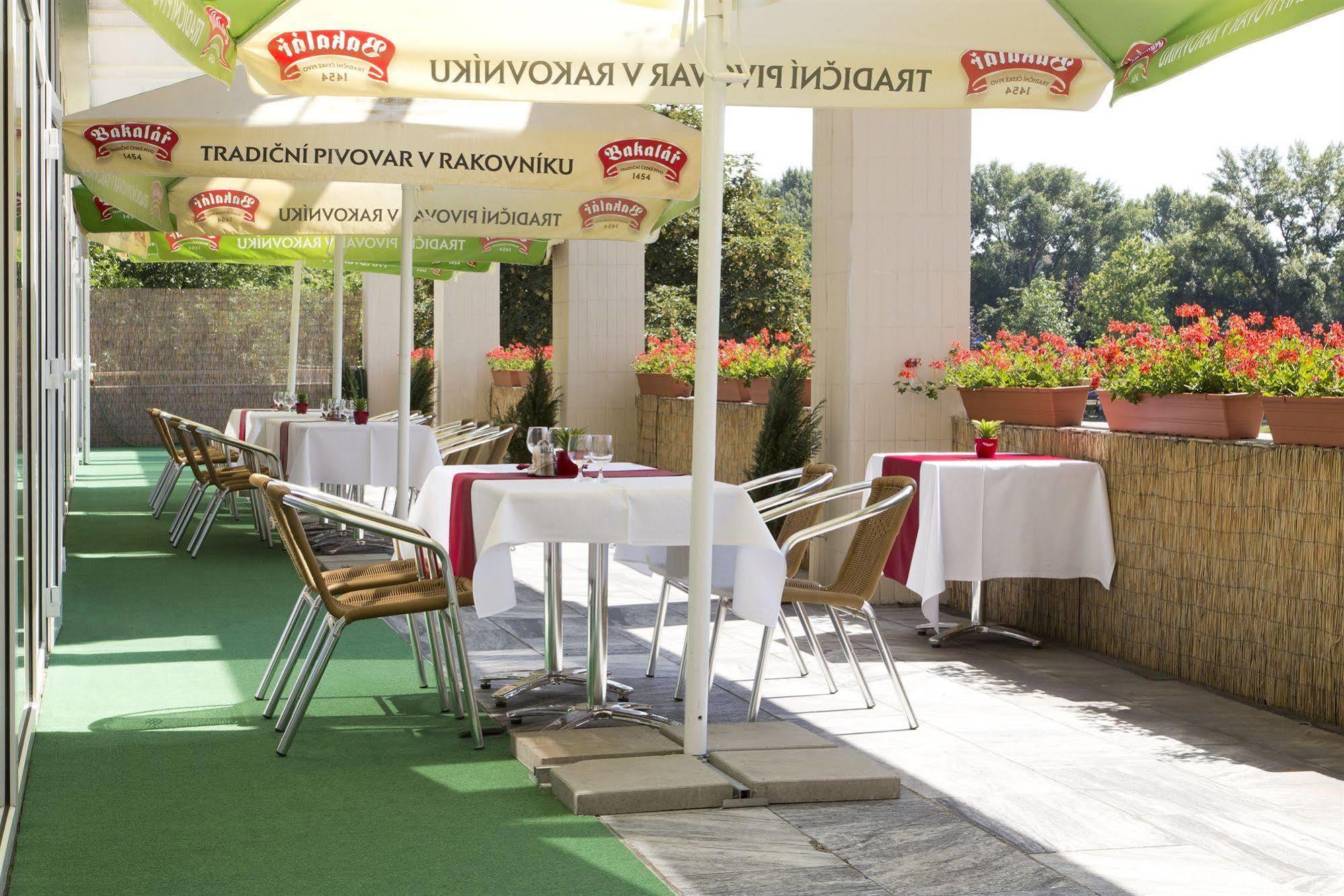 Garni Hotel Junior Братислава Екстер'єр фото