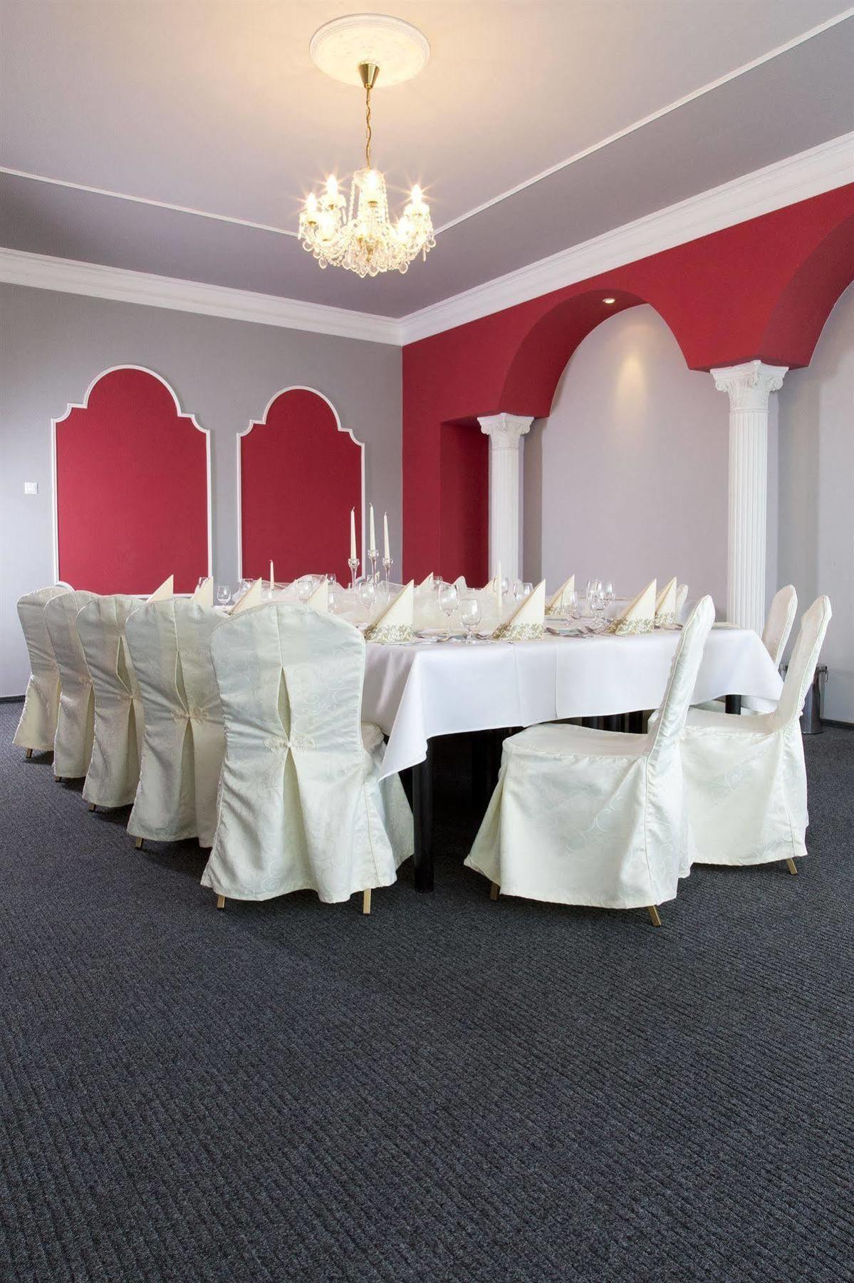 Garni Hotel Junior Братислава Екстер'єр фото