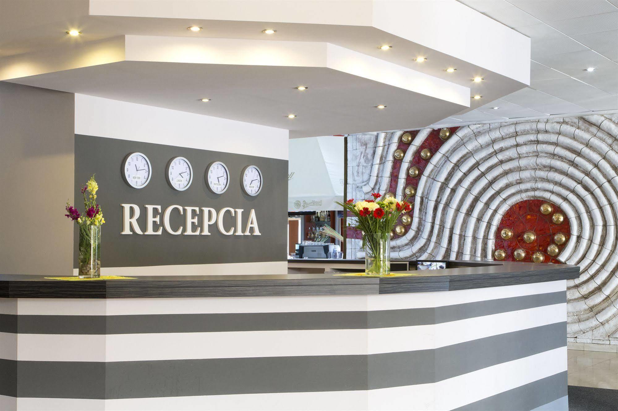 Garni Hotel Junior Братислава Екстер'єр фото