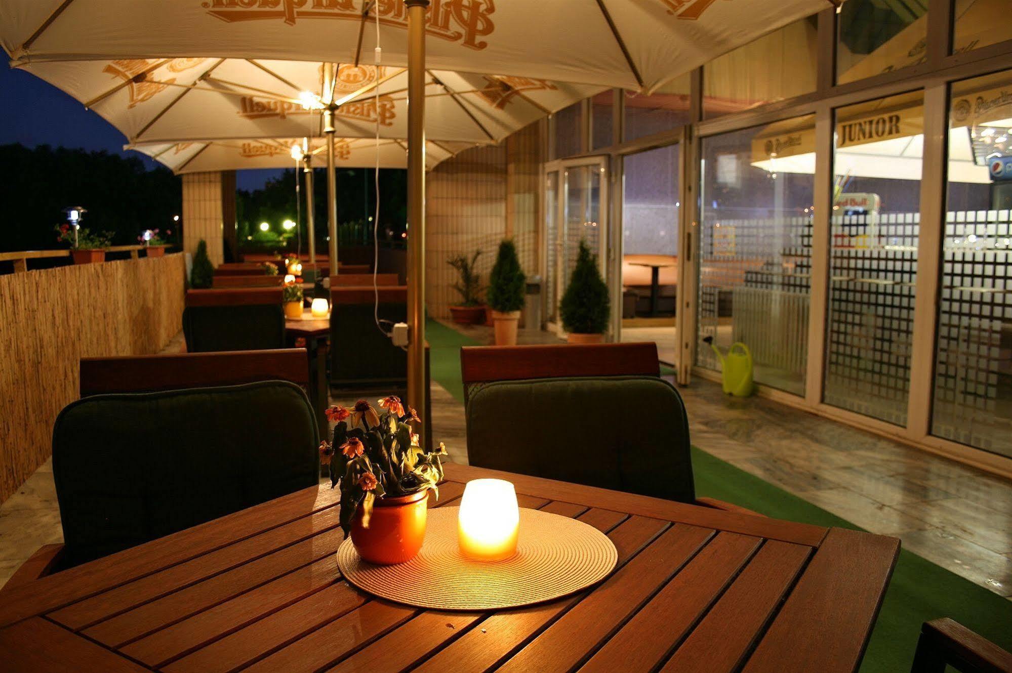 Garni Hotel Junior Братислава Екстер'єр фото