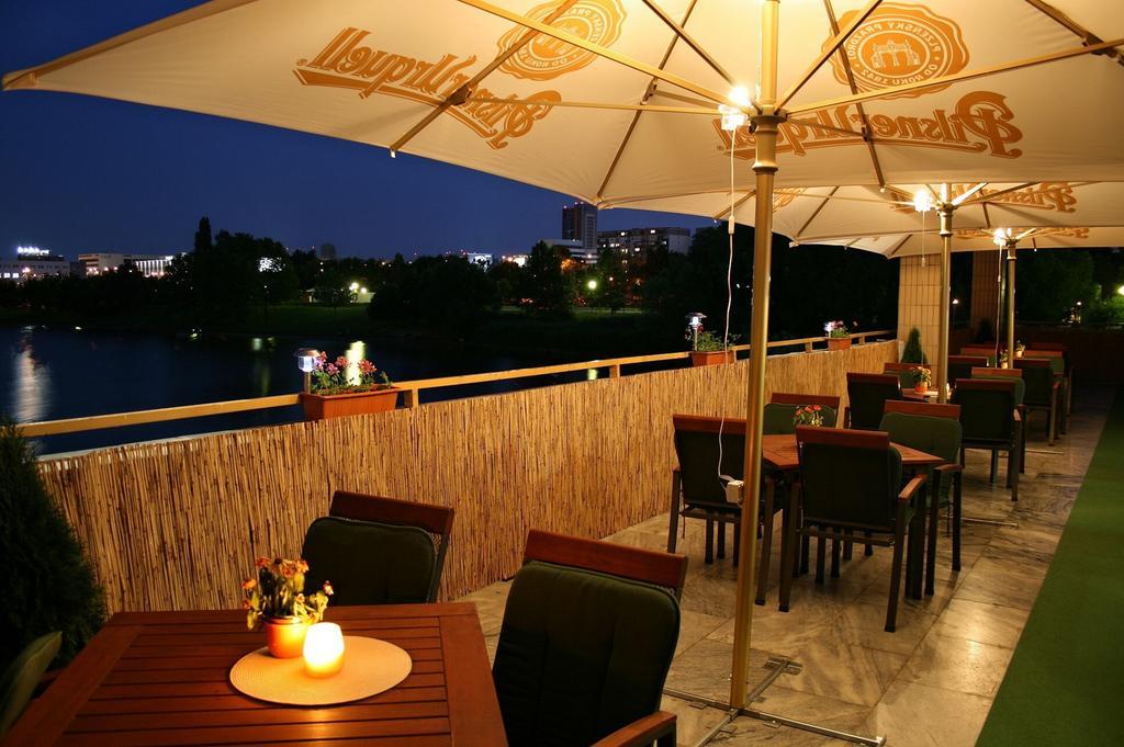 Garni Hotel Junior Братислава Екстер'єр фото