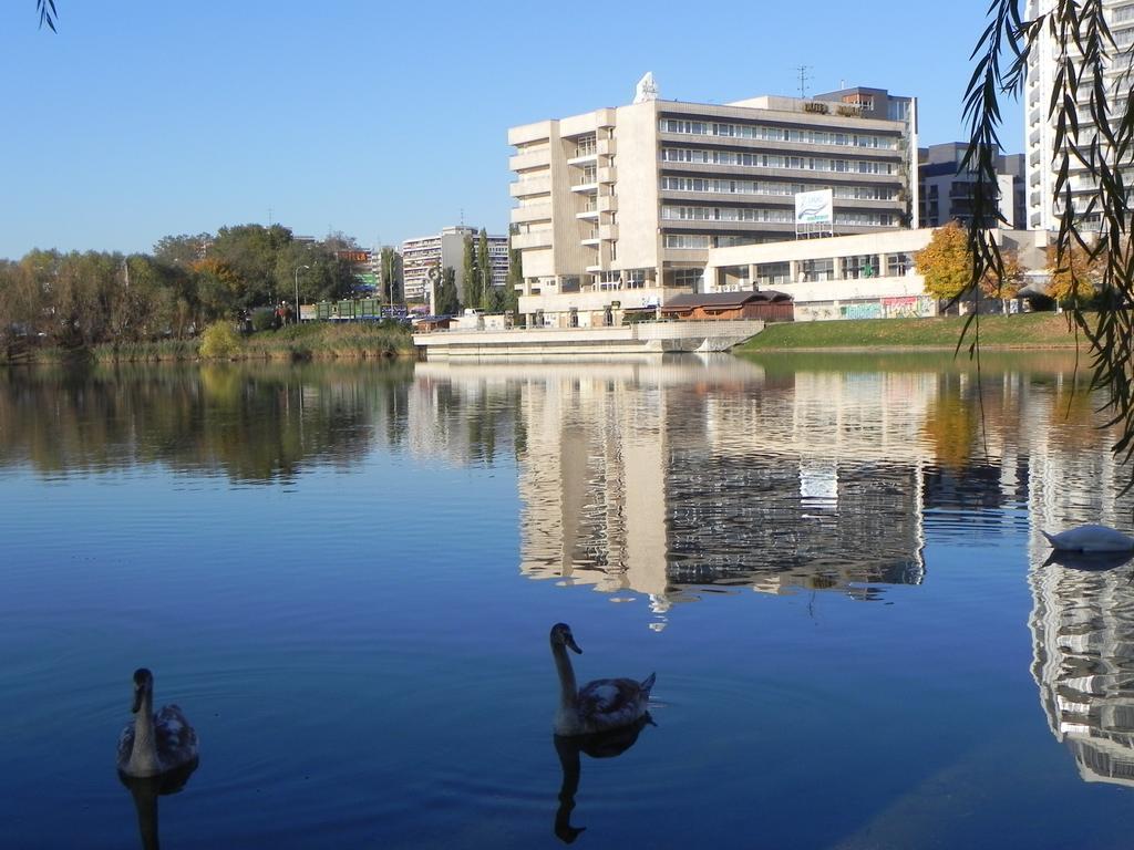Garni Hotel Junior Братислава Екстер'єр фото
