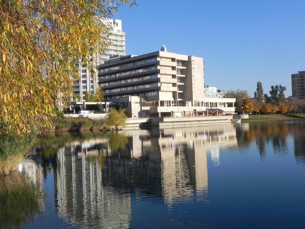 Garni Hotel Junior Братислава Екстер'єр фото